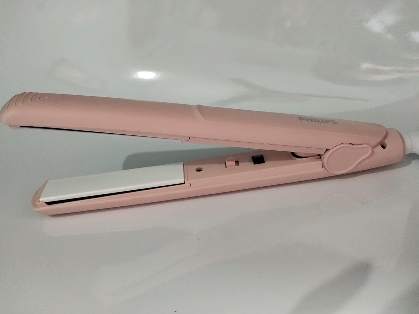 Philips BHS286/00 New Keratin Infused Ceramic Plates Travel Friendly Straightener