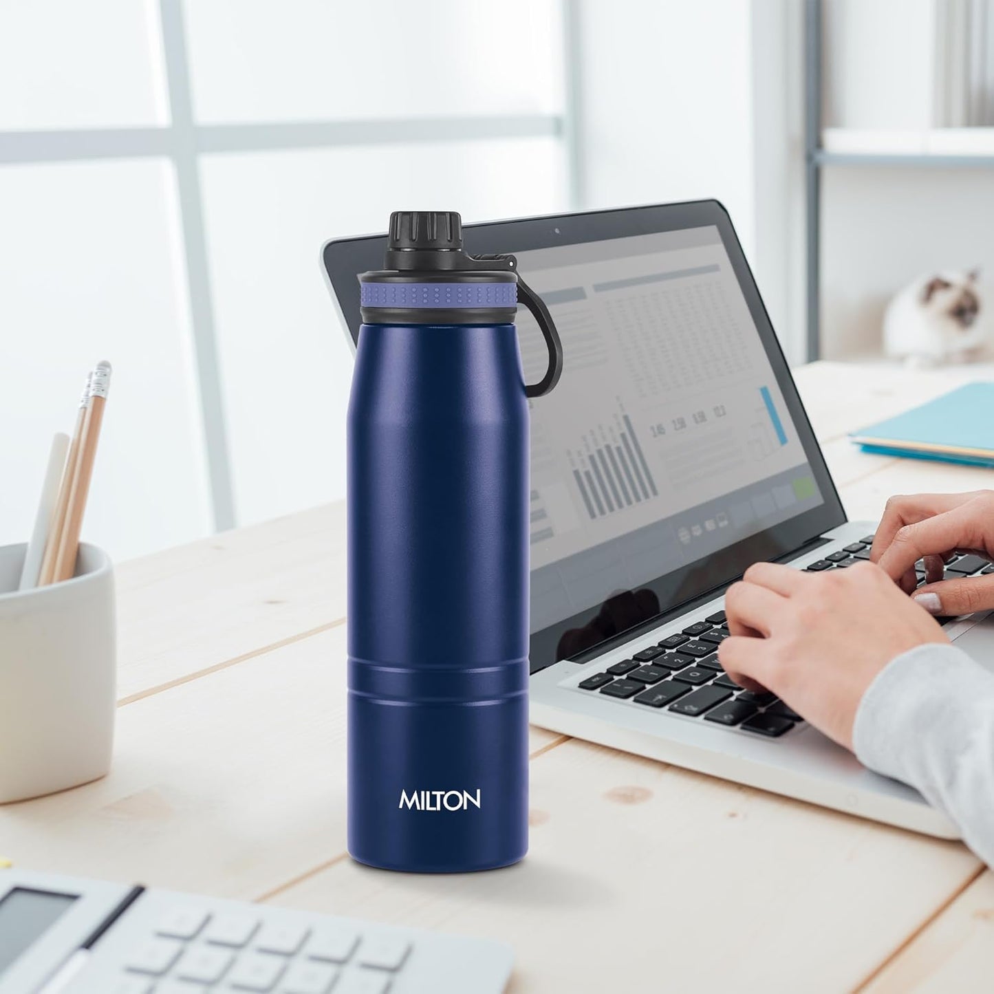 Milton Sparkle 900 Thermosteel Insulated Water Bottle, 925 ml, Blue | Hot and Cold | Leak Proof | Office Bottle | Sports | Home | Kitchen |Travel | Easy to Carry | Rust Proof